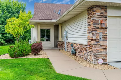 321 Summer Pl E, Maplewood, MN 55117 photo 3