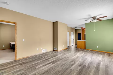 321 Summer Pl E, Maplewood, MN 55117 photo 13