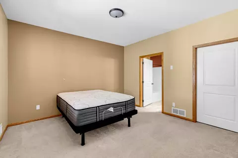 321 Summer Pl E, Maplewood, MN 55117 photo 14