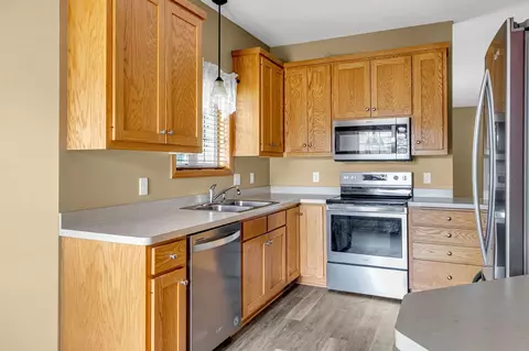 321 Summer Pl E, Maplewood, MN 55117 photo 6