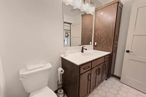 Bath - 2323 40th Ave S, Saint Cloud, MN 56301 photo 2 of 5