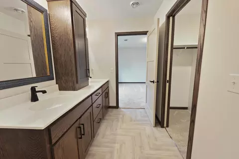 Bath - 2323 40th Ave S, Saint Cloud, MN 56301 photo 5 of 5