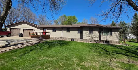211 13th St, Heron Lake, MN 56137