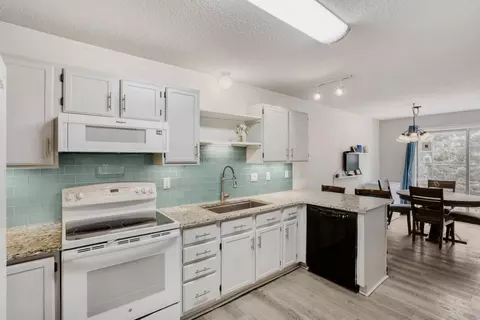 790 County Road F W #66, Shoreview, MN 55126