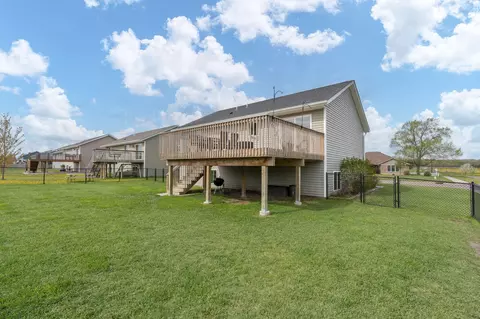 Exterior - 2080 Pratt Cir, Saint Peter, MN 56082 photo 3 of 5