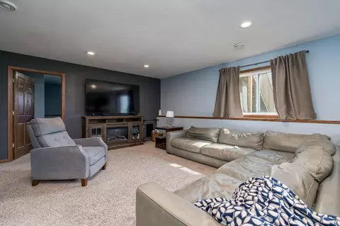 Living - 2080 Pratt Cir, Saint Peter, MN 56082 photo 3 of 3