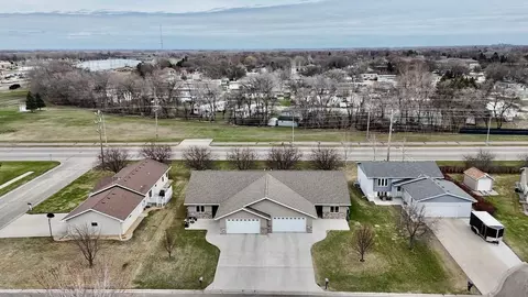 1718 12th St N, Wahpeton, ND 58075