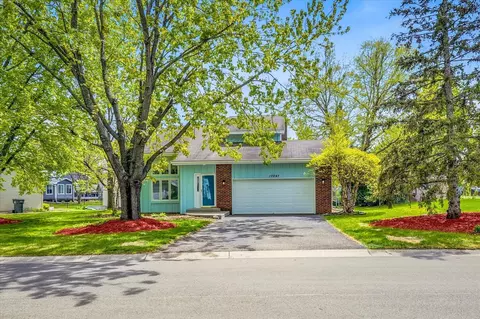 10247 Nottingham Trl, Eden Prairie, MN 55347