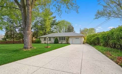 1845 City Heights Dr, Maplewood, MN 55117