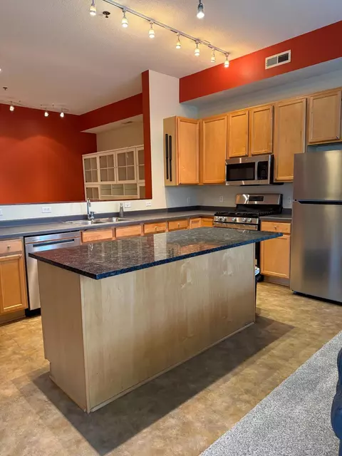2650 University Ave W #101, Saint Paul, MN 55114