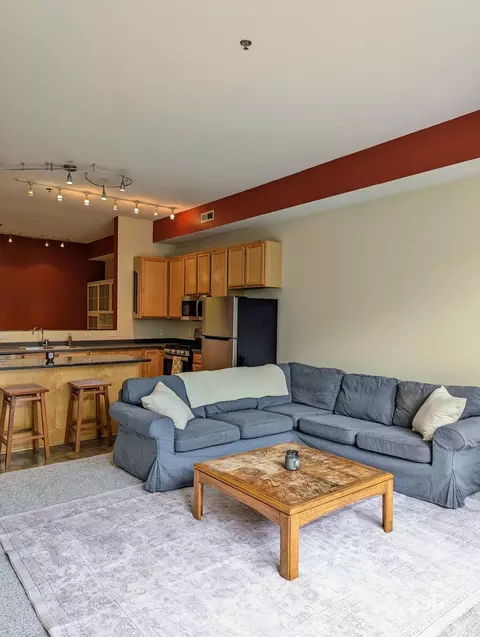 2650 University Ave W #101, Saint Paul, MN 55114