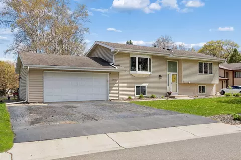 6766 Cottonwood Ln N, Maple Grove, MN 55369