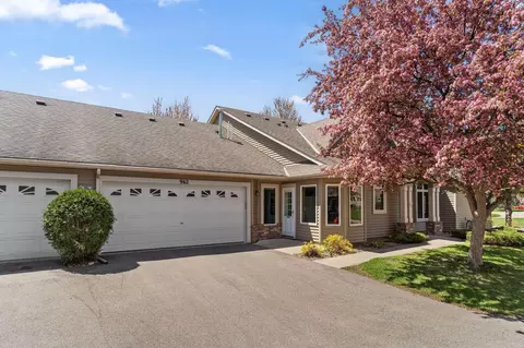 962 Stratford Ln W, Burnsville, MN 55337