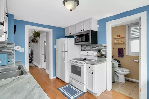 Kitchen - 978 3rd St E, Saint Paul, MN 55106 photo 2 of 4