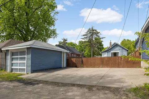 Exterior - 978 3rd St E, Saint Paul, MN 55106 photo 5 of 5