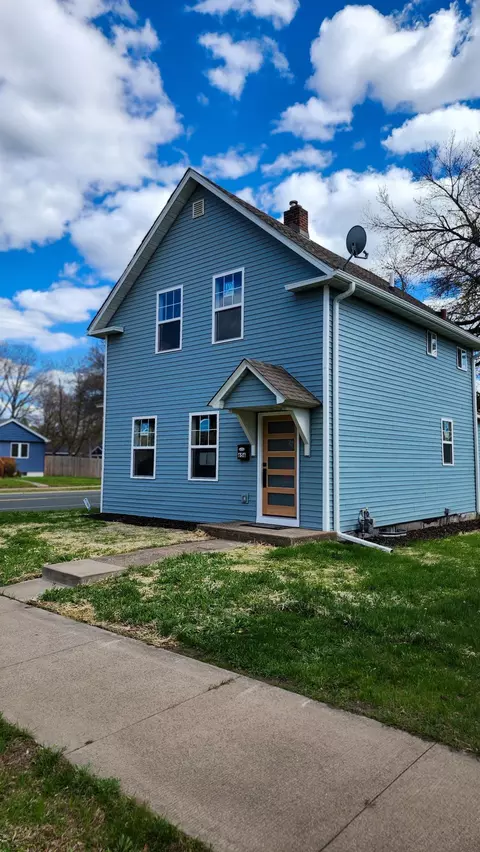 656 Madison St, Anoka, MN 55303