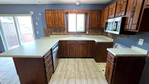 Kitchen - 1012 104th Ave NW, Coon Rapids, MN 55433 photo 2 of 3