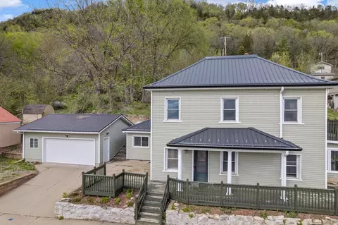 476 S Main St, Fountain City, WI 54629