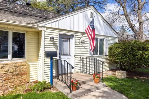2099 Lacrosse Ave, Saint Paul, MN 55119