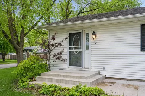 734 Merrill St SW, Hutchinson, MN 55350
