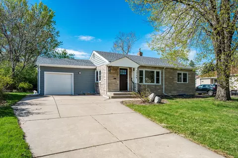 1756 Saunders Ave, Saint Paul, MN 55116