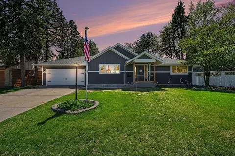 2409 Gilbert Ln, South Saint Paul, MN 55075
