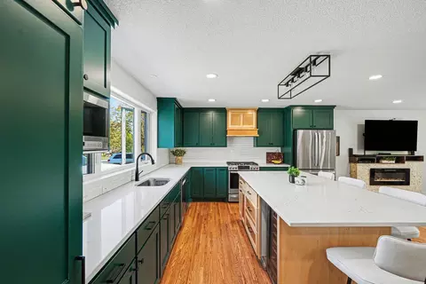 2409 Gilbert Ln, South Saint Paul, MN 55075