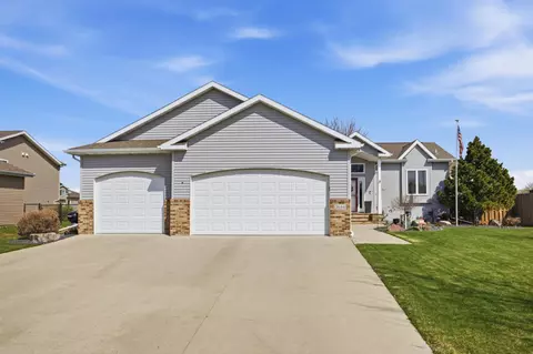 3644 Taylor St S, Fargo, ND 58104