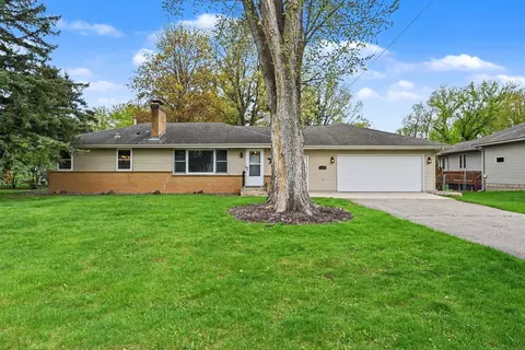 2115 W 105th St, Bloomington, MN 55431