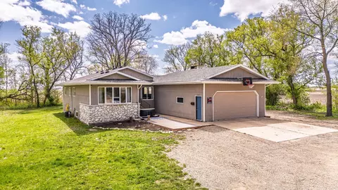 55739 140th St, Lyle, MN 55953
