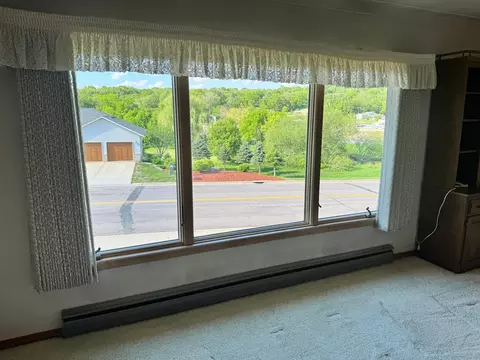 Living - 824 Brown St, Jackson, MN 56143 photo 1 of 4