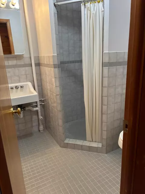 Bath - 824 Brown St, Jackson, MN 56143 photo 3 of 3