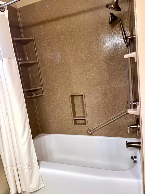 Bath - 824 Brown St, Jackson, MN 56143 photo 2 of 2