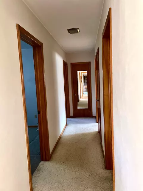 Entry Way - 824 Brown St, Jackson, MN 56143 photo 2 of 5