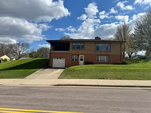 Exterior - 824 Brown St, Jackson, MN 56143 photo 3 of 7