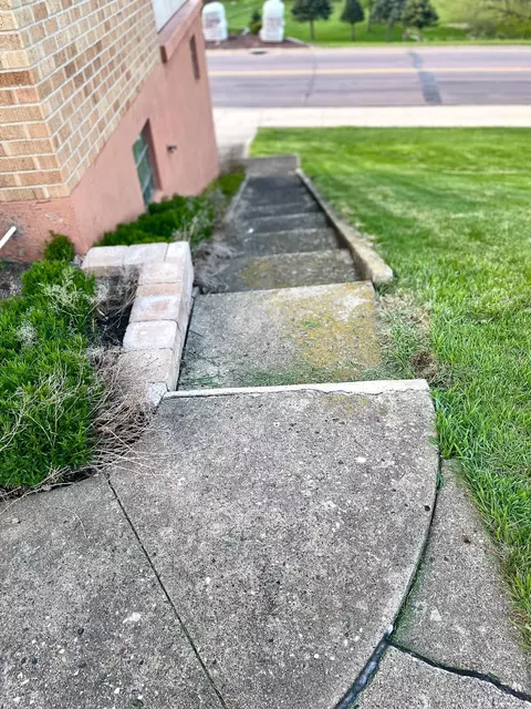 Exterior - 824 Brown St, Jackson, MN 56143 photo 6 of 7