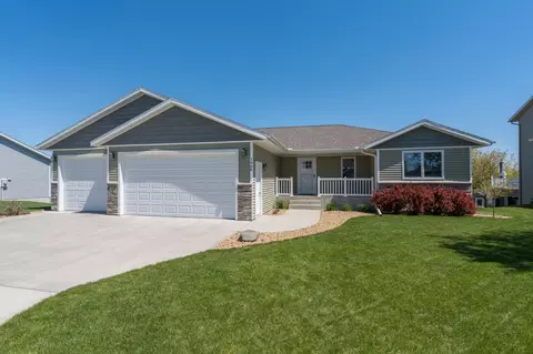 1906 Rock Ridge Ln, Saint Peter, MN 56082