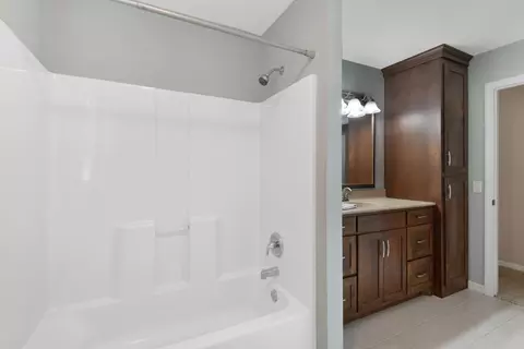 Bath - 1210 Cypress Rd, Saint Cloud, MN 56303 photo 2 of 3