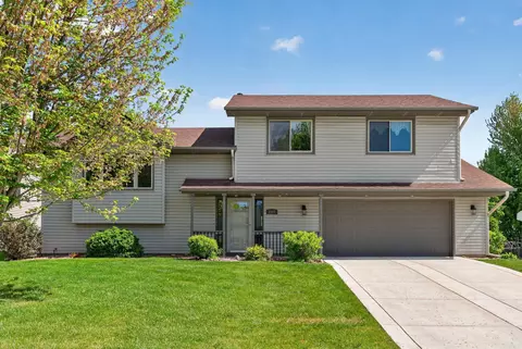 2287 Helmo Ct N, Oakdale, MN 55128