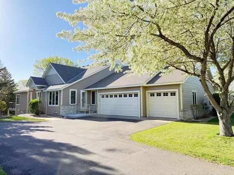 8819 Stonebrooke Ct, Woodbury, MN 55125