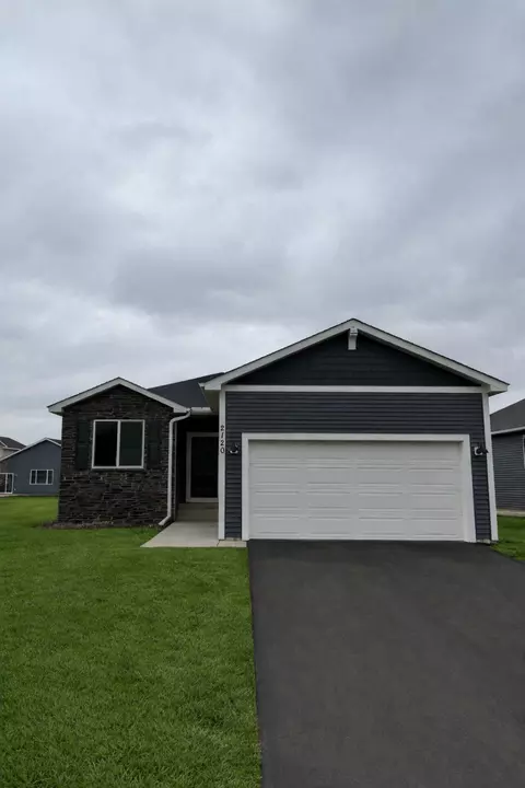 2120 Ridgepointe Dr, Hastings, MN 55033