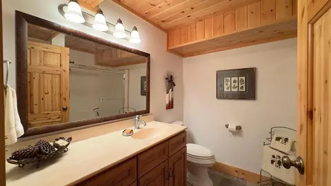 Bath - 3819 Dorem Dr, Ely, MN 55731 photo 4 of 6
