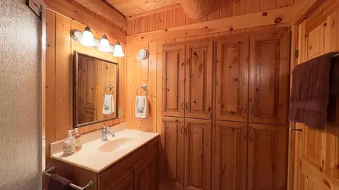 Bath - 3819 Dorem Dr, Ely, MN 55731 photo 2 of 6
