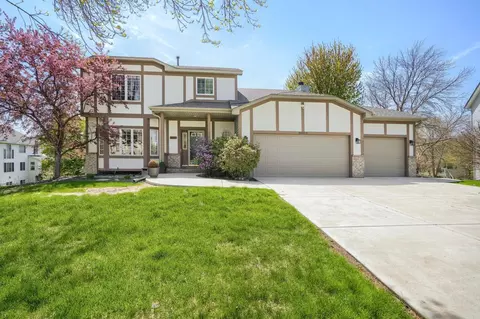 16813 Hutchinson Dr, Lakeville, MN 55044