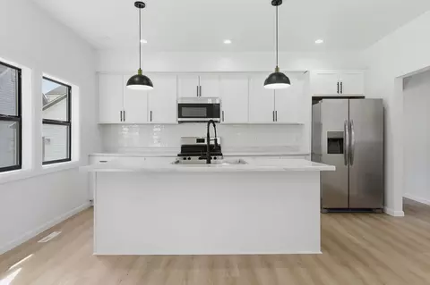 611 3rd St NW, Austin, MN 55912