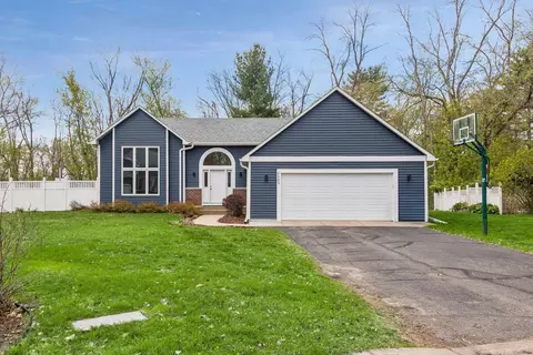 5323 Cedarwood Ct, White Bear Township, MN 55110