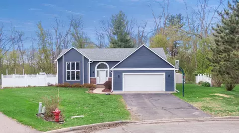 5323 Cedarwood Ct, White Bear Township, MN 55110