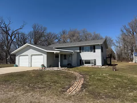 37488 320th St, Roseau, MN 56751