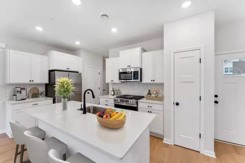 1530 Trellis Ln, West Saint Paul, MN 55118