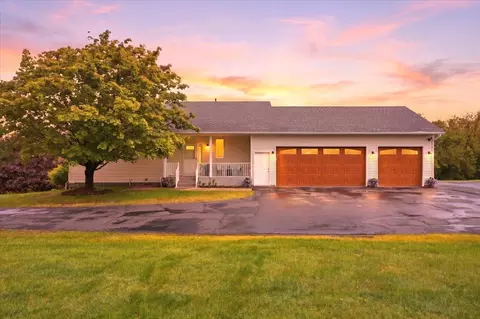 765 Oriole Ln, Hudson, WI 54016